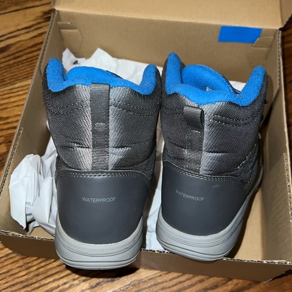 Columbia Unisex-Child Fairbanks Omni-Heat Hiking Boot NWT in box size 4 - Picture 12 of 13